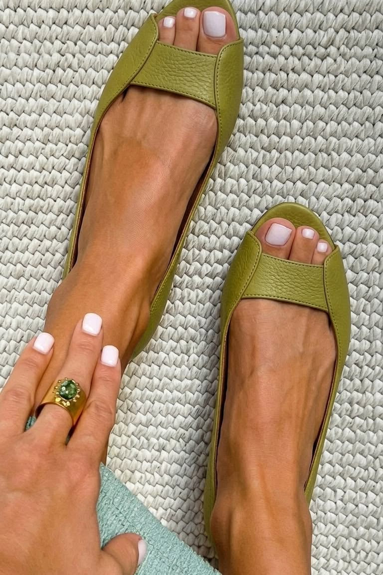 COMFORT CHIC GOLDEN SANDALS