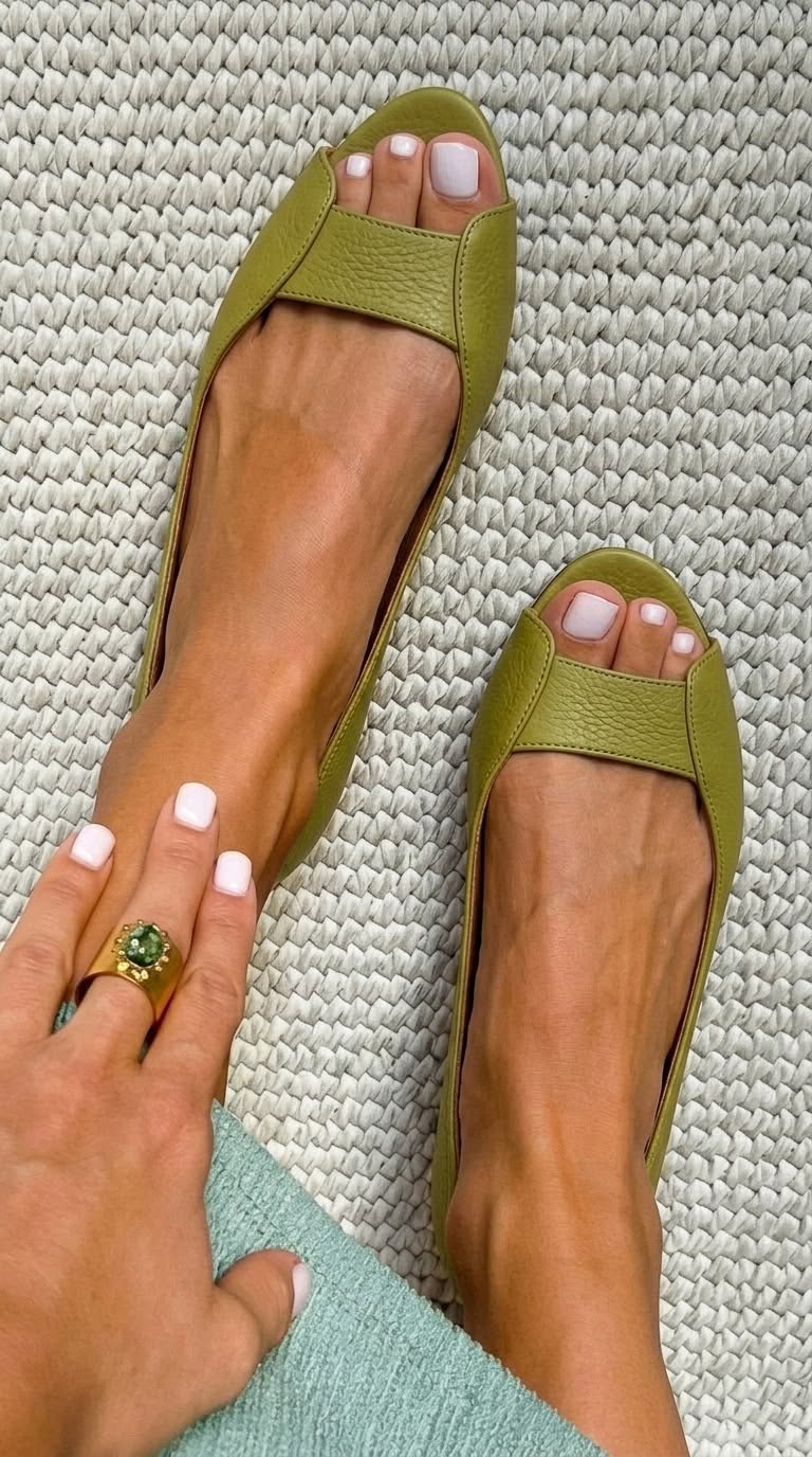 COMFORT CHIC GOLDEN SANDALS