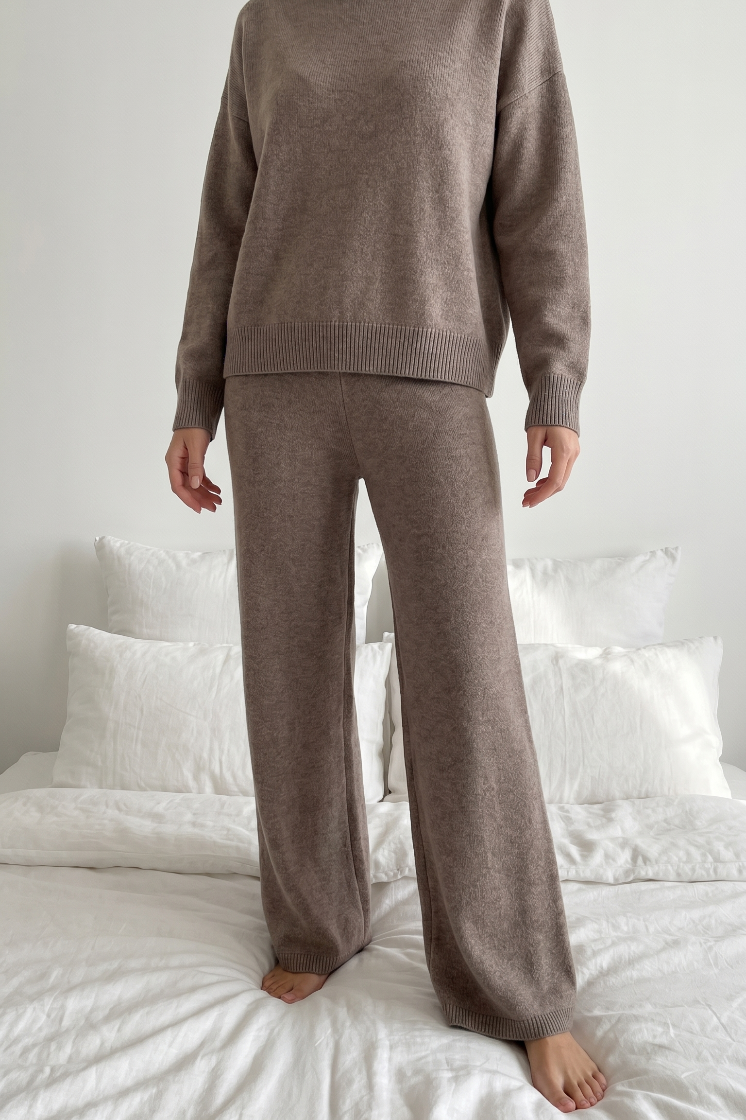 KNITTED LOUNGE SET WITH WIDE-LEG PANTS