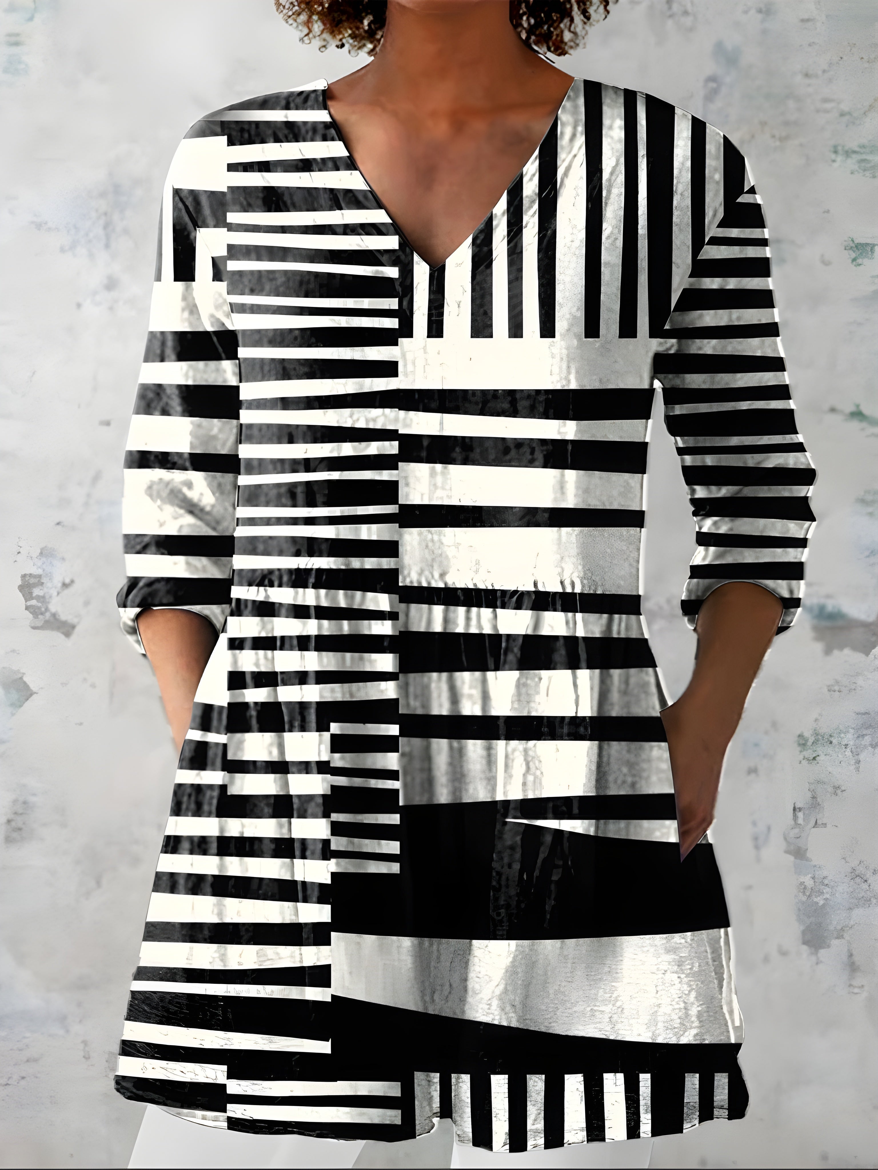 BLACK & WHITE LONG BLOUSE WITH V-NECK