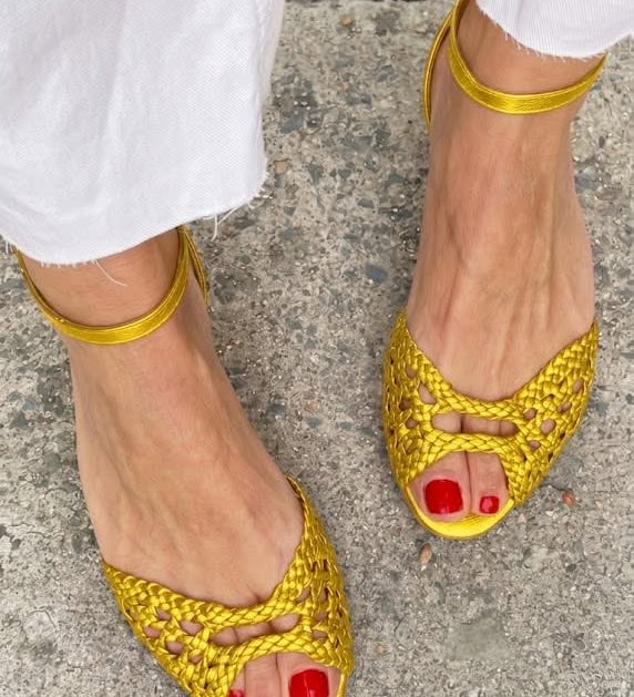 GOLDEN BRAIDED SANDALS