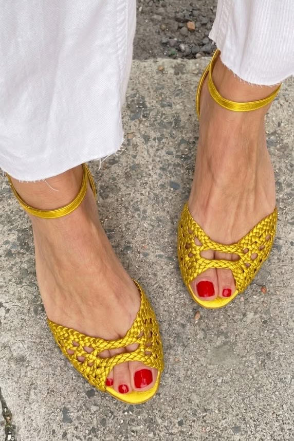 GOLDEN BRAIDED SANDALS