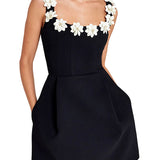 FEMININE MINI DRESS WITH FLORAL APPLIQUÉS