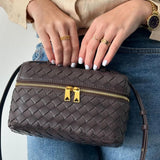 STRUCTURED WOVEN BAG WITH GLOSS FINISH