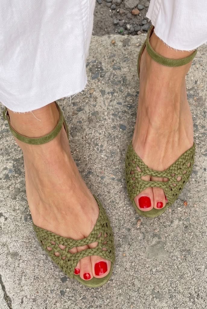 GOLDEN BRAIDED SANDALS