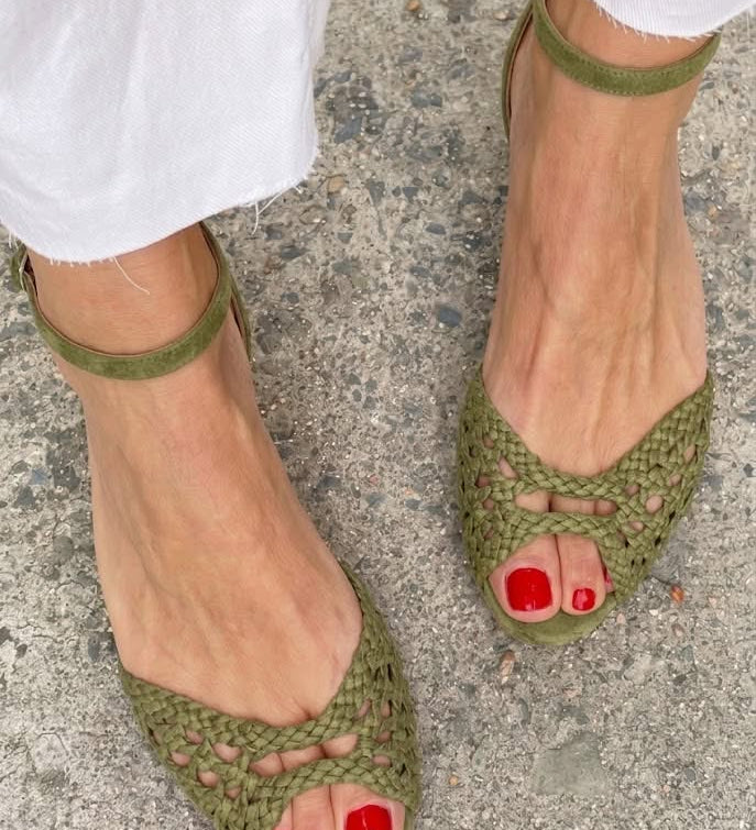 GOLDEN BRAIDED SANDALS