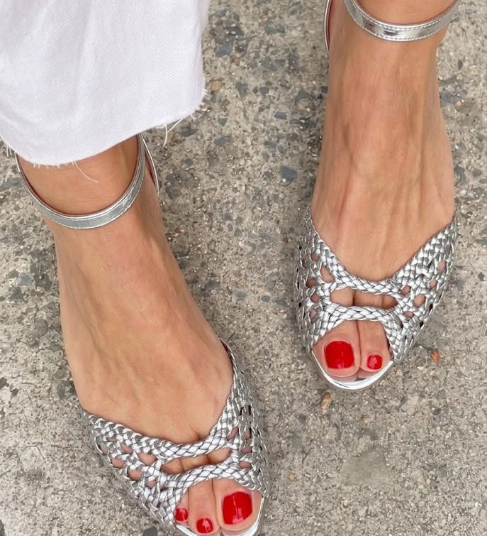 GOLDEN BRAIDED SANDALS