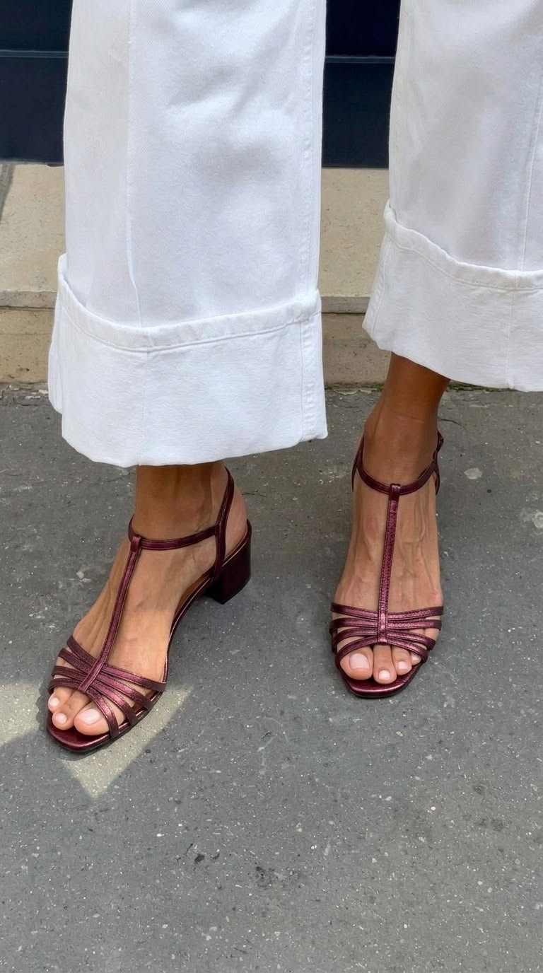 GOLDEN EVERYDAY ELEGANCE SANDALS