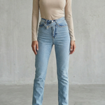 Avelisse – Cross waist detail – Straight leg jeans
