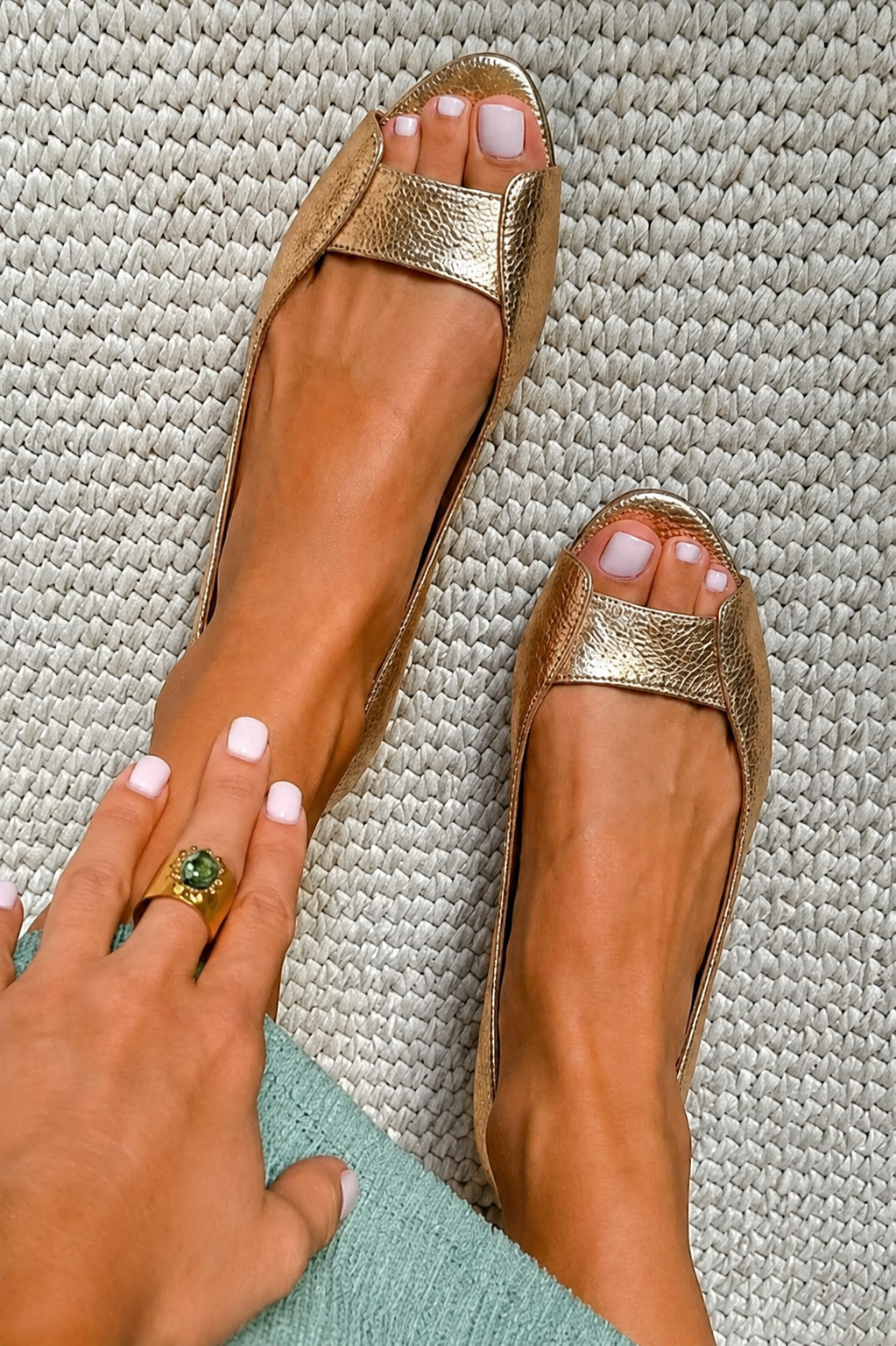 COMFORT CHIC GOLDEN SANDALS