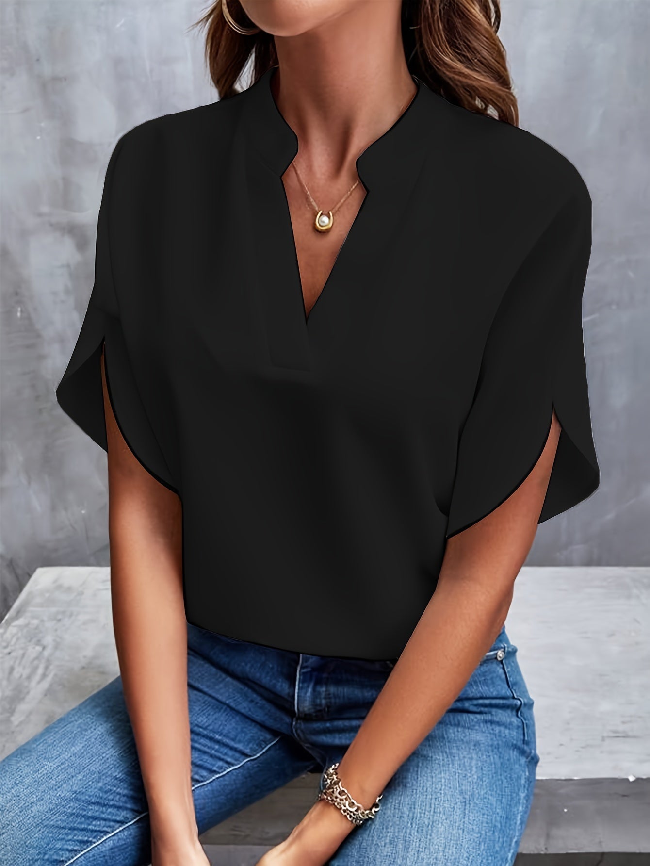 STYLISH AND MULTIFUNCTIONAL BLOUSE