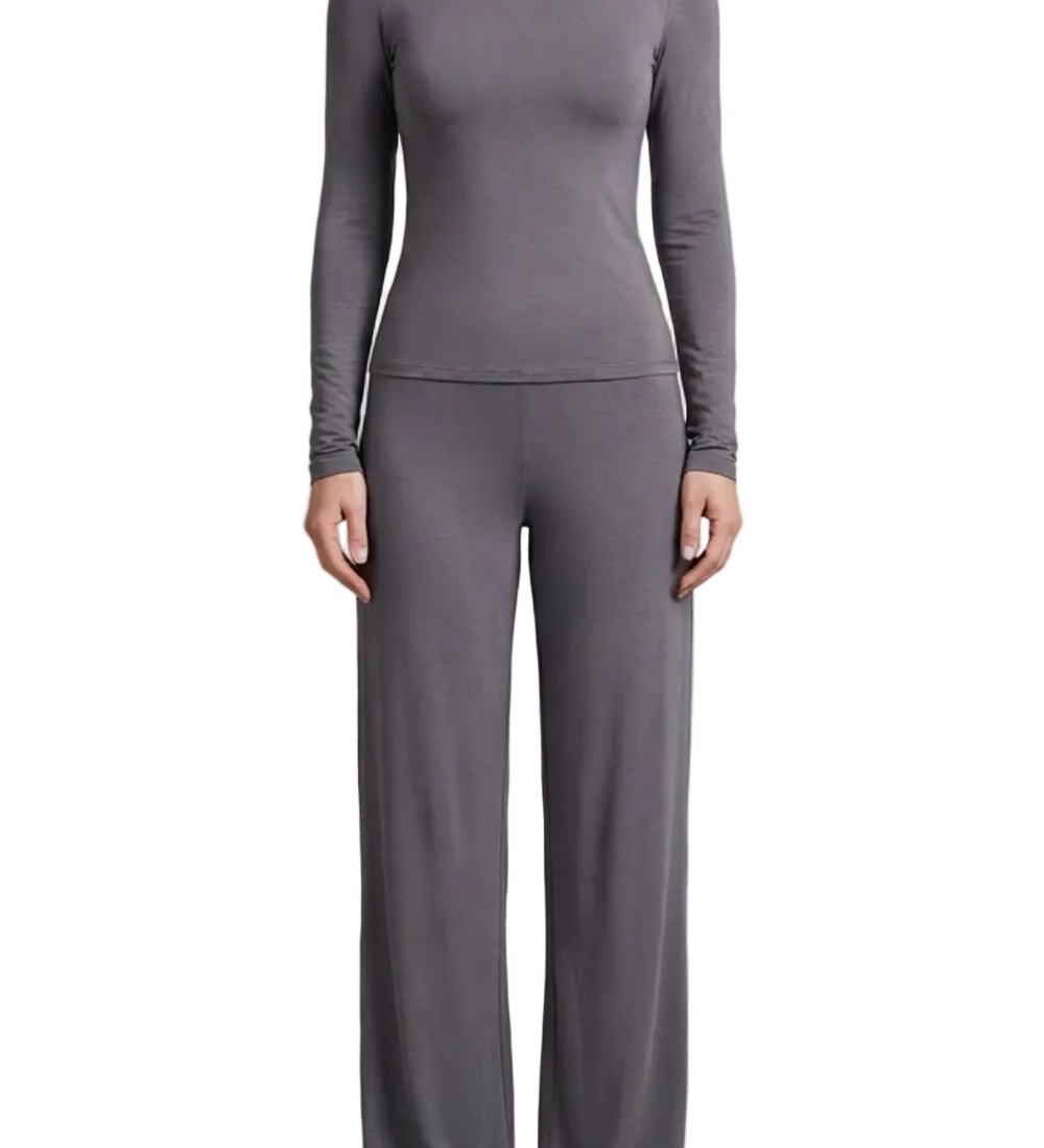 Élan – Sleek Simplicity – Pure Color Wide-Leg Pants Suit