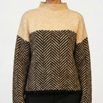 Julie - Structured Comfort for Cold Days