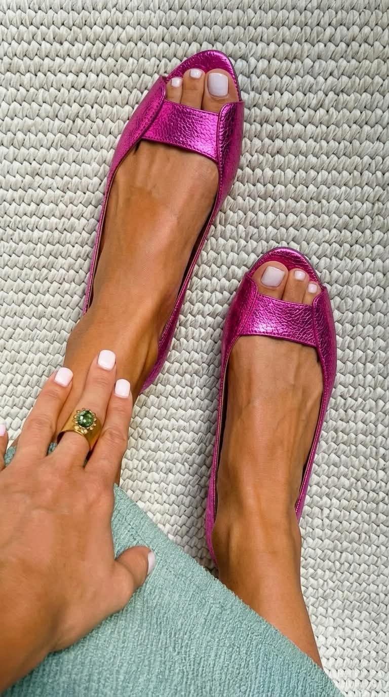 COMFORT CHIC GOLDEN SANDALS