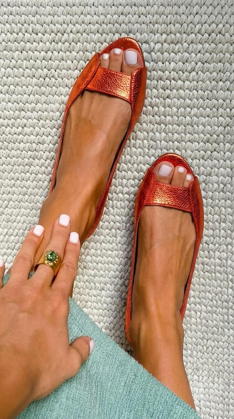 COMFORT CHIC GOLDEN SANDALS