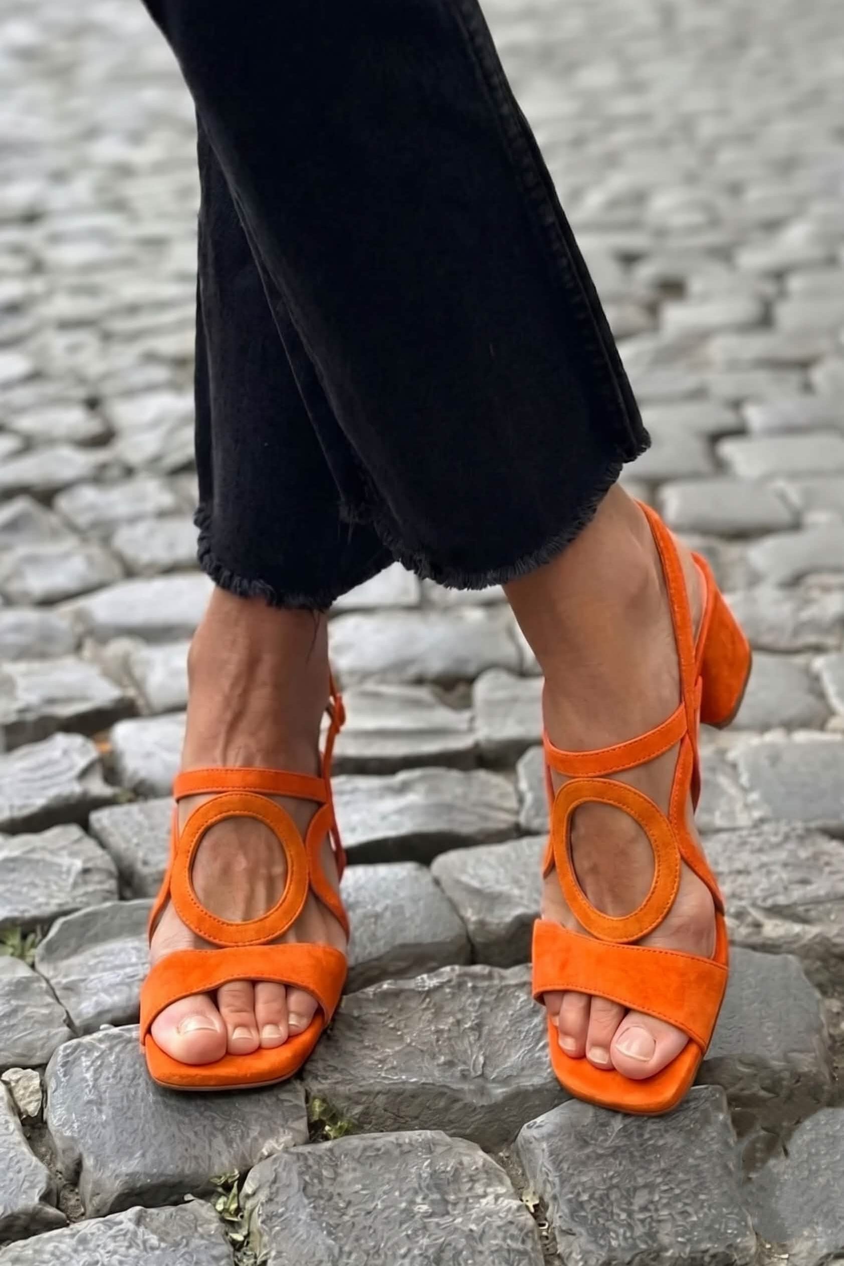 VIVID SUMMER SANDALS