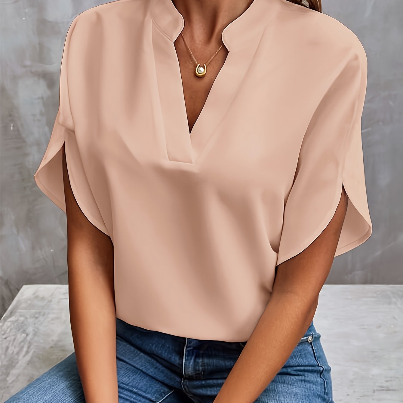 STYLISH AND MULTIFUNCTIONAL BLOUSE