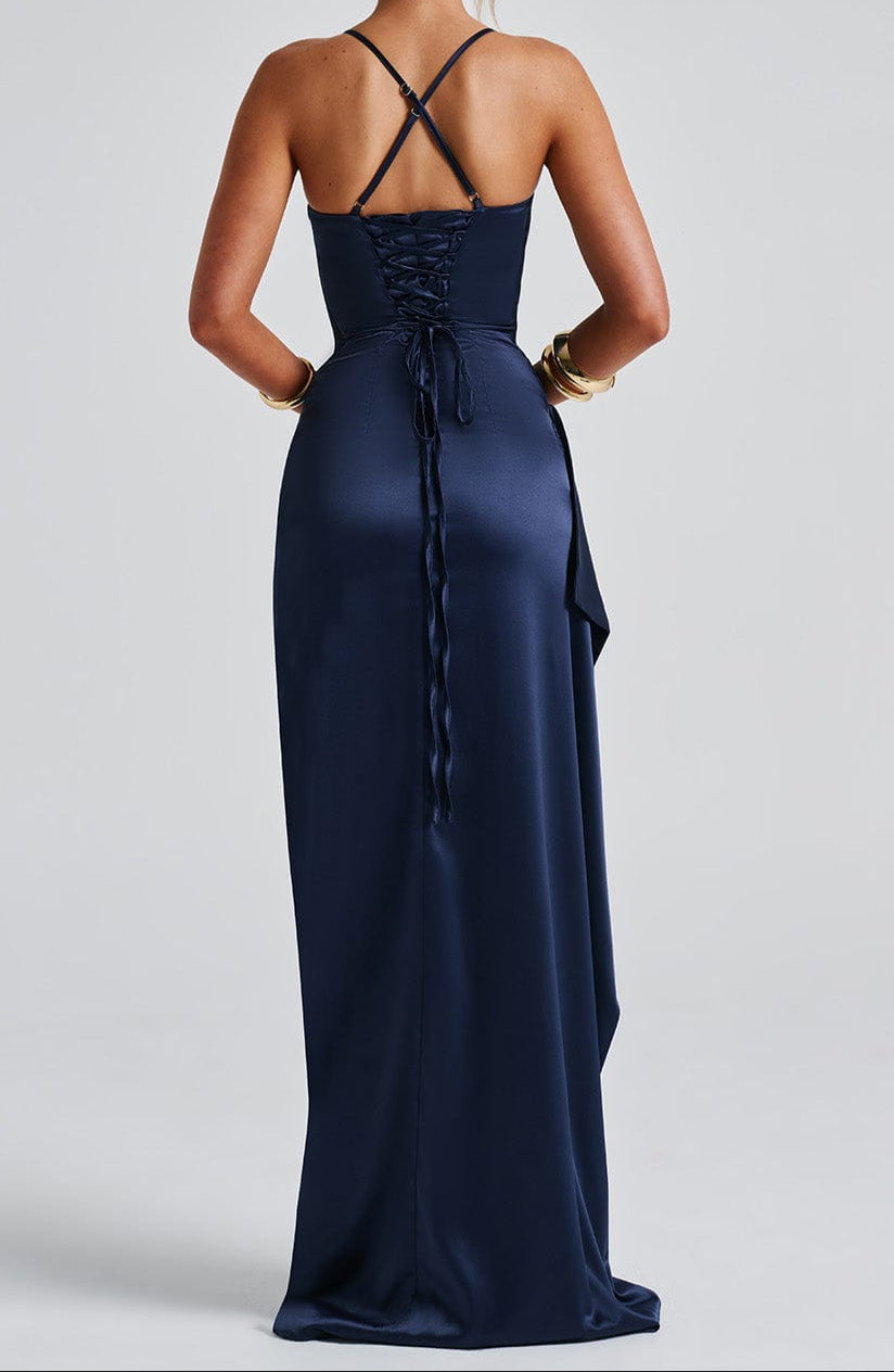 Robe invitée mariage longue satin femme fines bretelles fente haute drapée