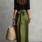 Vera – Completo di due pezzi: maglietta nera e gonna midi verde oliva