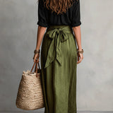 Vera – Completo di due pezzi: maglietta nera e gonna midi verde oliva