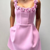 FEMININE MINI DRESS WITH FLORAL APPLIQUÉS