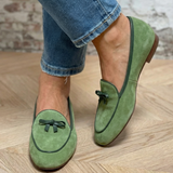 ELEGANT FLAT WITH BOW