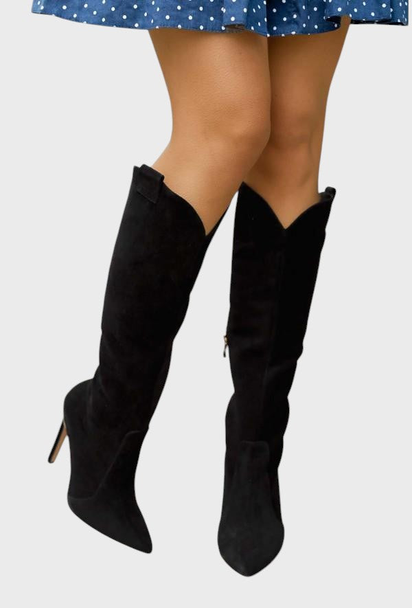 ELEGANT LEATHER BOOTS