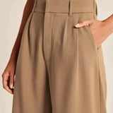 ELEGANT WIDE-LEG TROUSERS