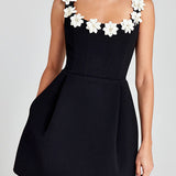 FEMININE MINI DRESS WITH FLORAL APPLIQUÉS