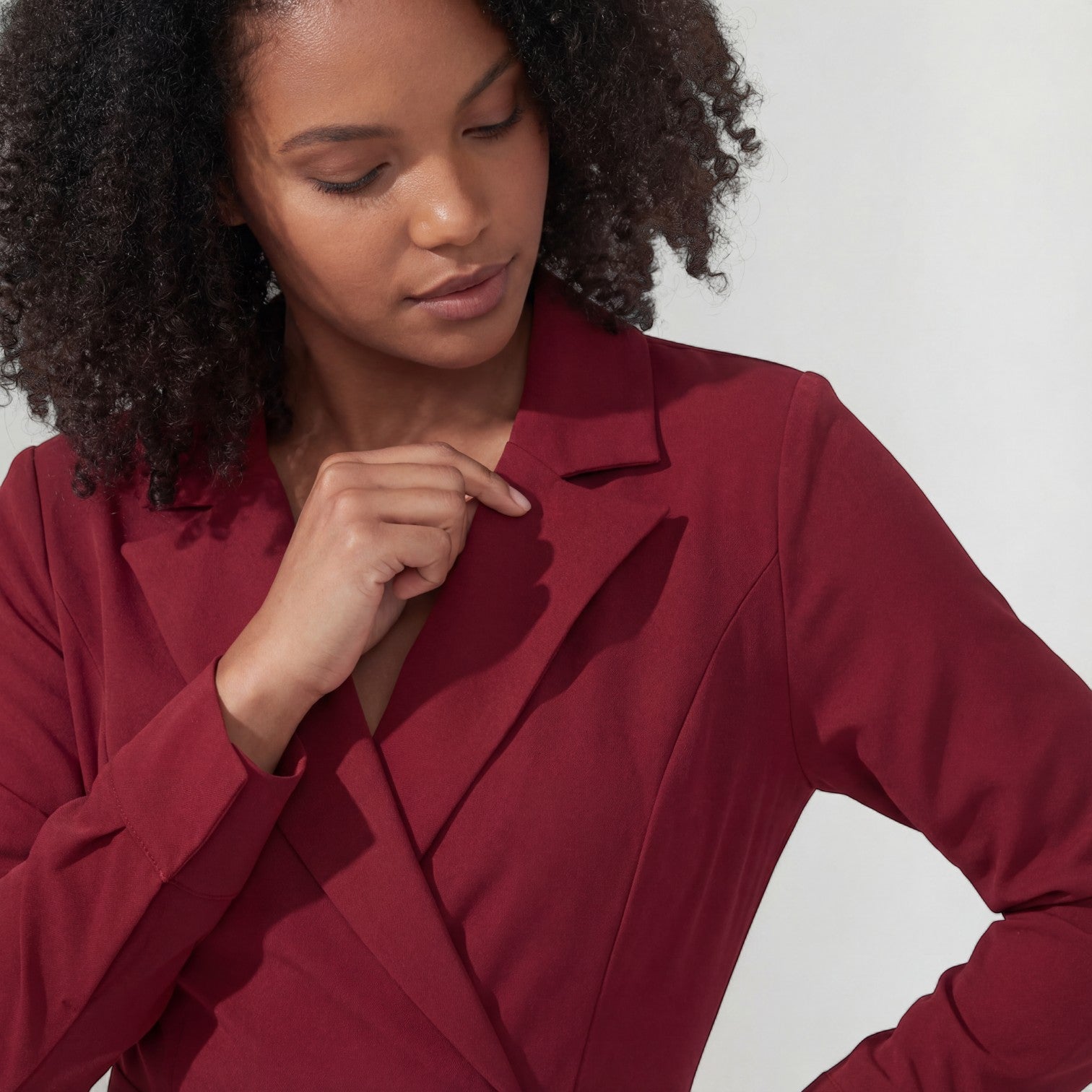 Tuta tailleur donna in tessuto – Vita aderente taglio ampio