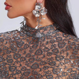 SILVER FLORAL EARRINGS WITH DELICATE SHINE