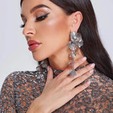 SILVER FLORAL EARRINGS WITH DELICATE SHINE